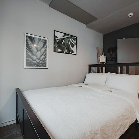 No8 Boutique Hotel - Self Check In Unterseen Ngoại thất bức ảnh