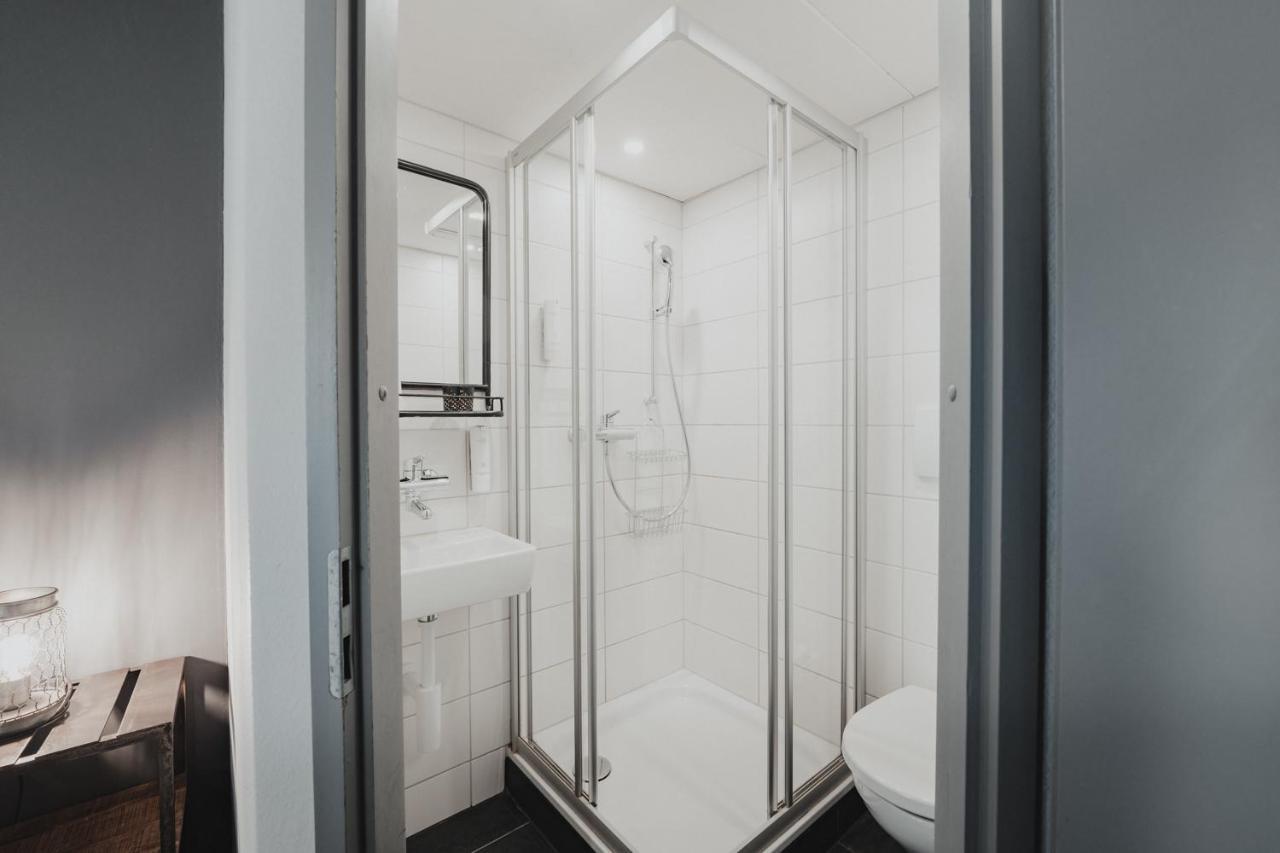 No8 Boutique Hotel - Self Check In Unterseen Ngoại thất bức ảnh