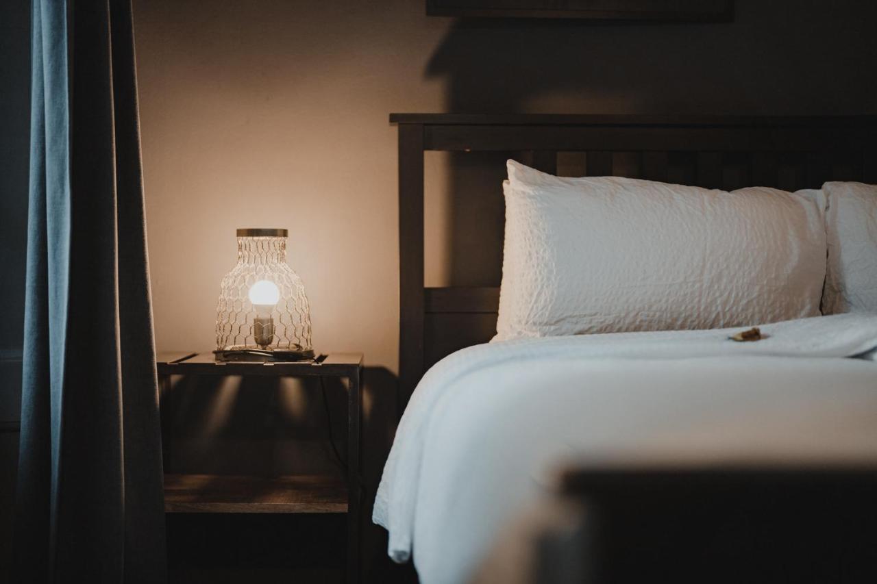No8 Boutique Hotel - Self Check In Unterseen Ngoại thất bức ảnh