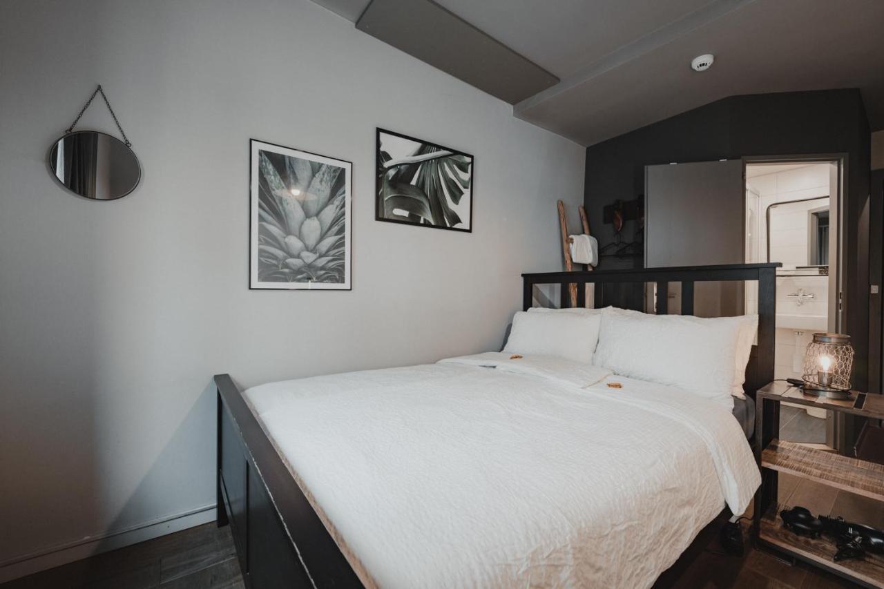 No8 Boutique Hotel - Self Check In Unterseen Ngoại thất bức ảnh